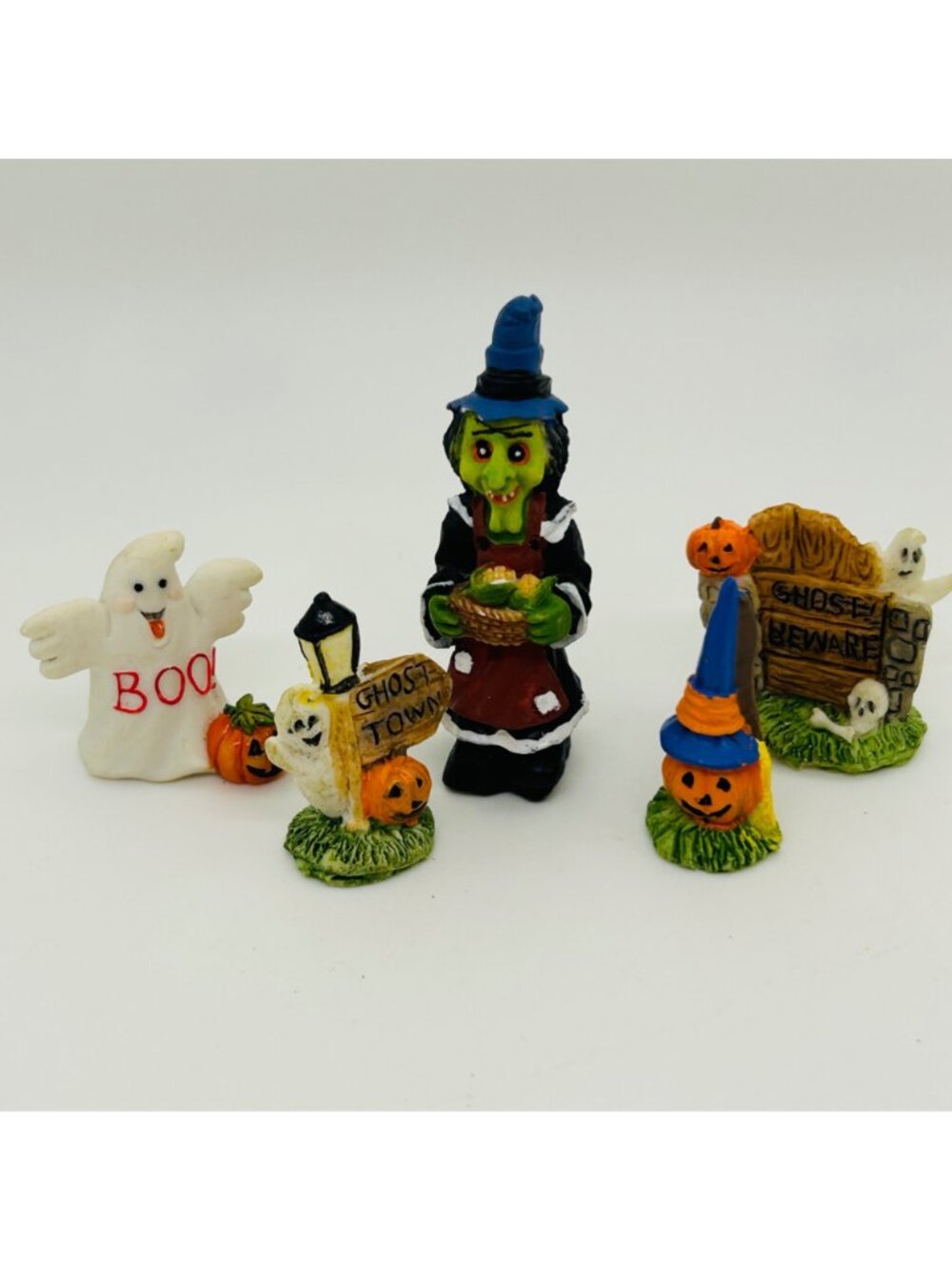 Vintage Miniature Halloween Figurine Village Sign Witch Ghost Pumpkin Tombstone - Picture 9 of 10